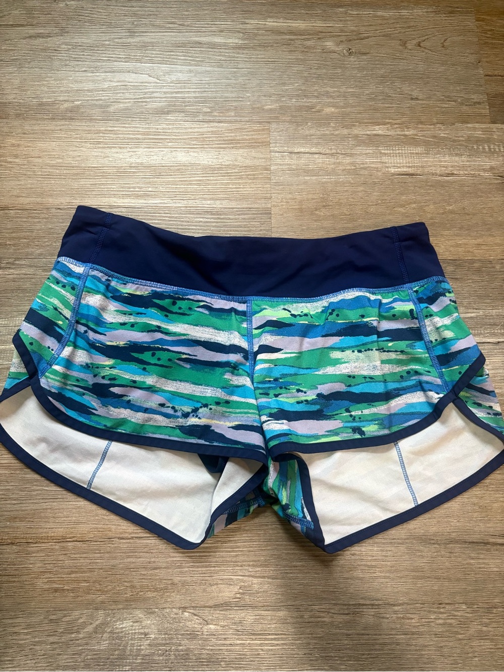 Lululemon Women's Athletic Running Shorts in Blue-Green Print size 8